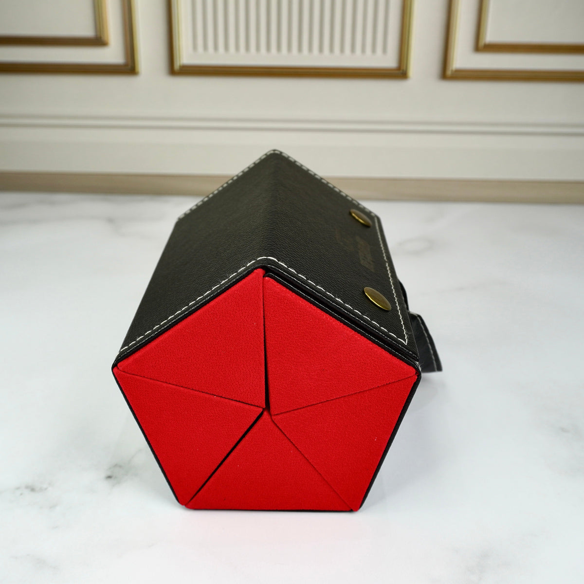 Estuche Coleccionista Becoming forma pentagonal